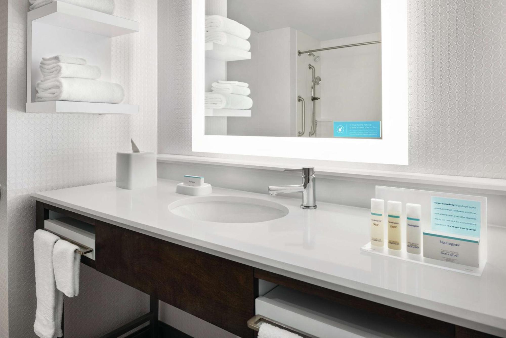 Hampton Inn Brooklyn Park Extérieur photo