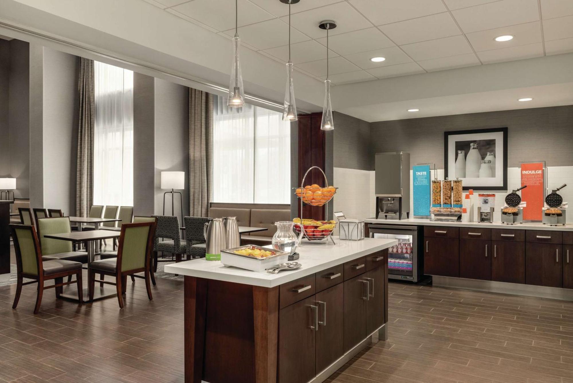 Hampton Inn Brooklyn Park Extérieur photo